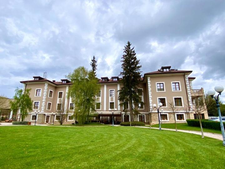Midalidare Hotel & Spa Mogilovo エクステリア 写真