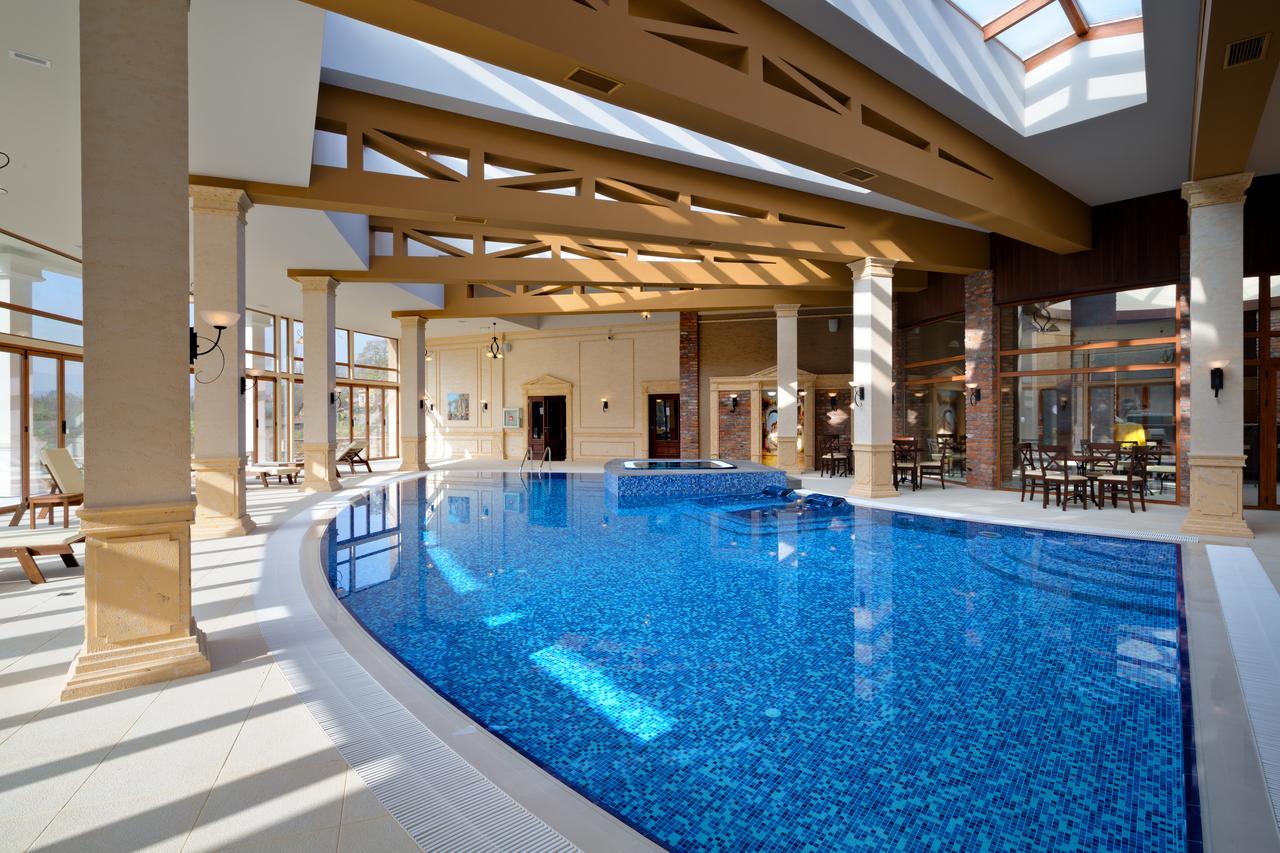 Midalidare Hotel & Spa Mogilovo エクステリア 写真
